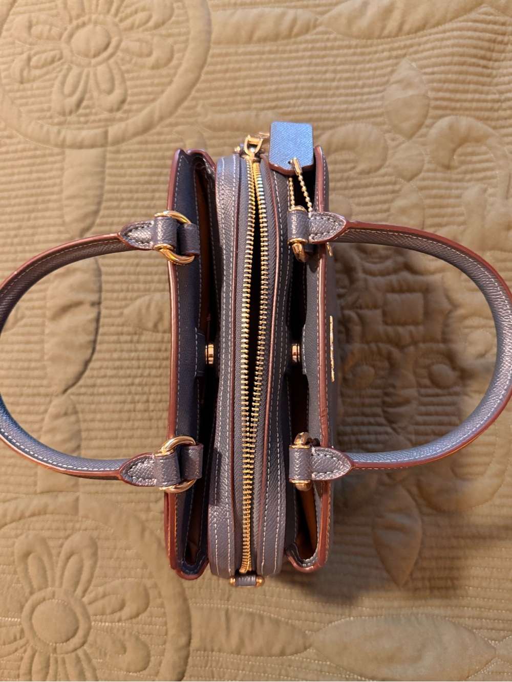 Coach Mini Lillie Carryall- EUC No Strap - Picture 5 of 11